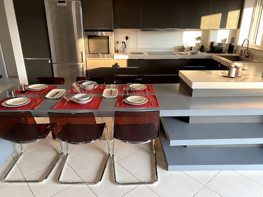 Spacious And Sunkissed 3Br & 2 Bathrooms Apartment 아테네 외부 사진