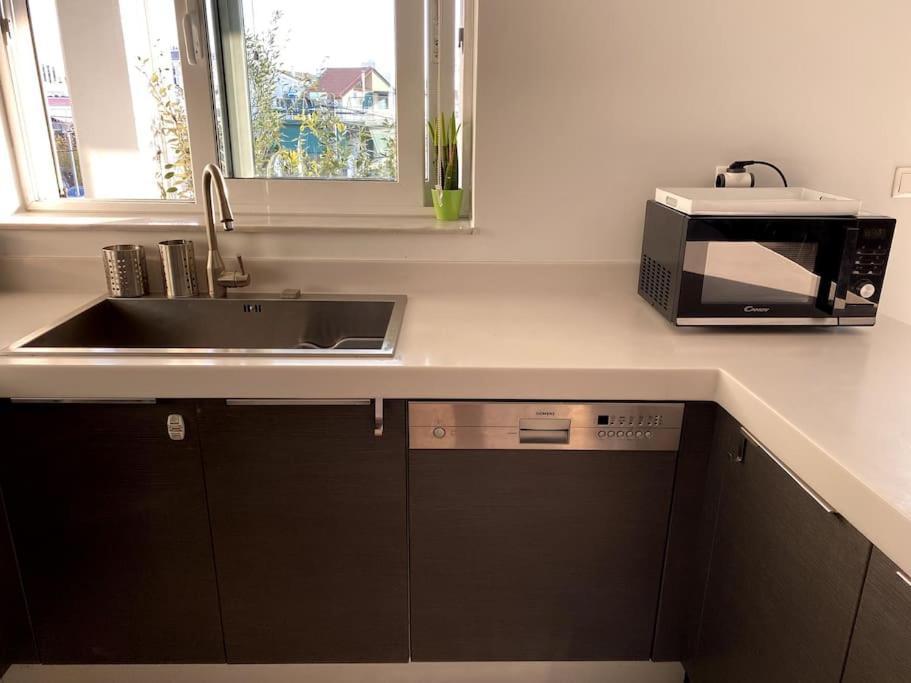 Spacious And Sunkissed 3Br & 2 Bathrooms Apartment 아테네 외부 사진