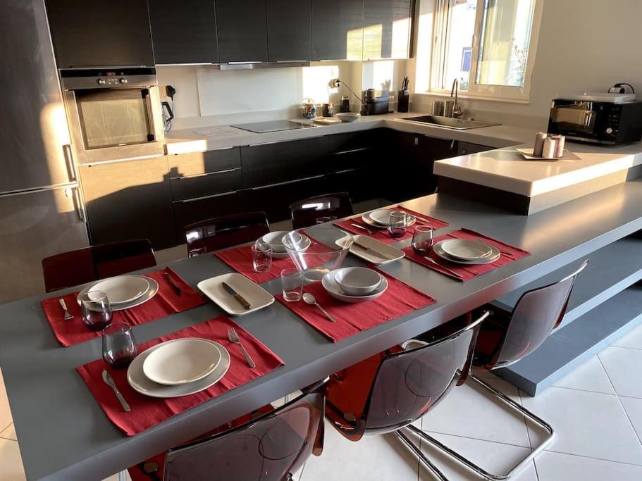 Spacious And Sunkissed 3Br & 2 Bathrooms Apartment 아테네 외부 사진