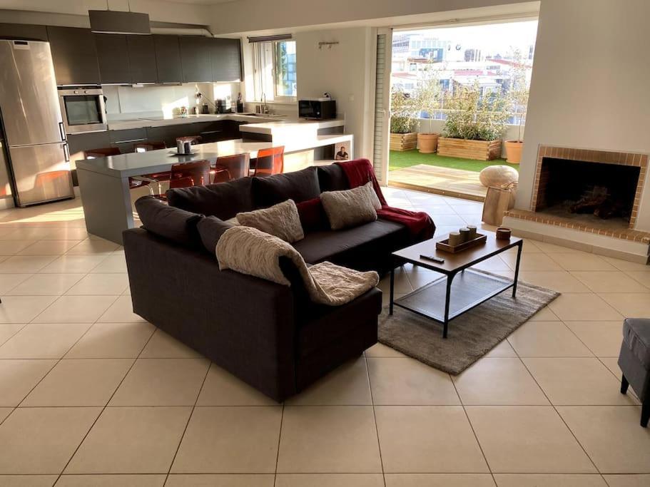 Spacious And Sunkissed 3Br & 2 Bathrooms Apartment 아테네 외부 사진